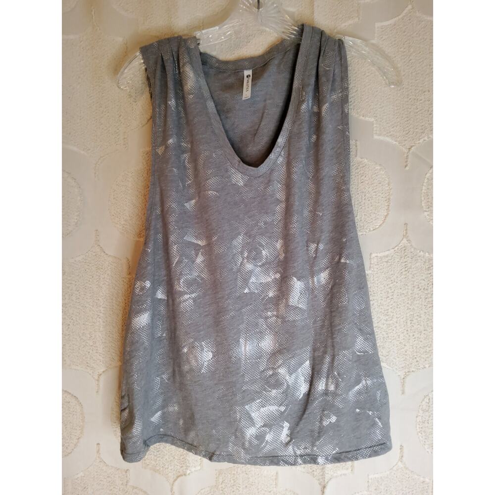 #272 Excellent Pre-Loved Women's Fabletics Gray Silver Floral Tank Top Size L